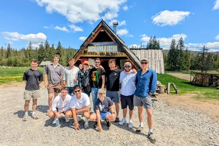 Tour group posing outside the Bacówka u Jacka shepherd's hut